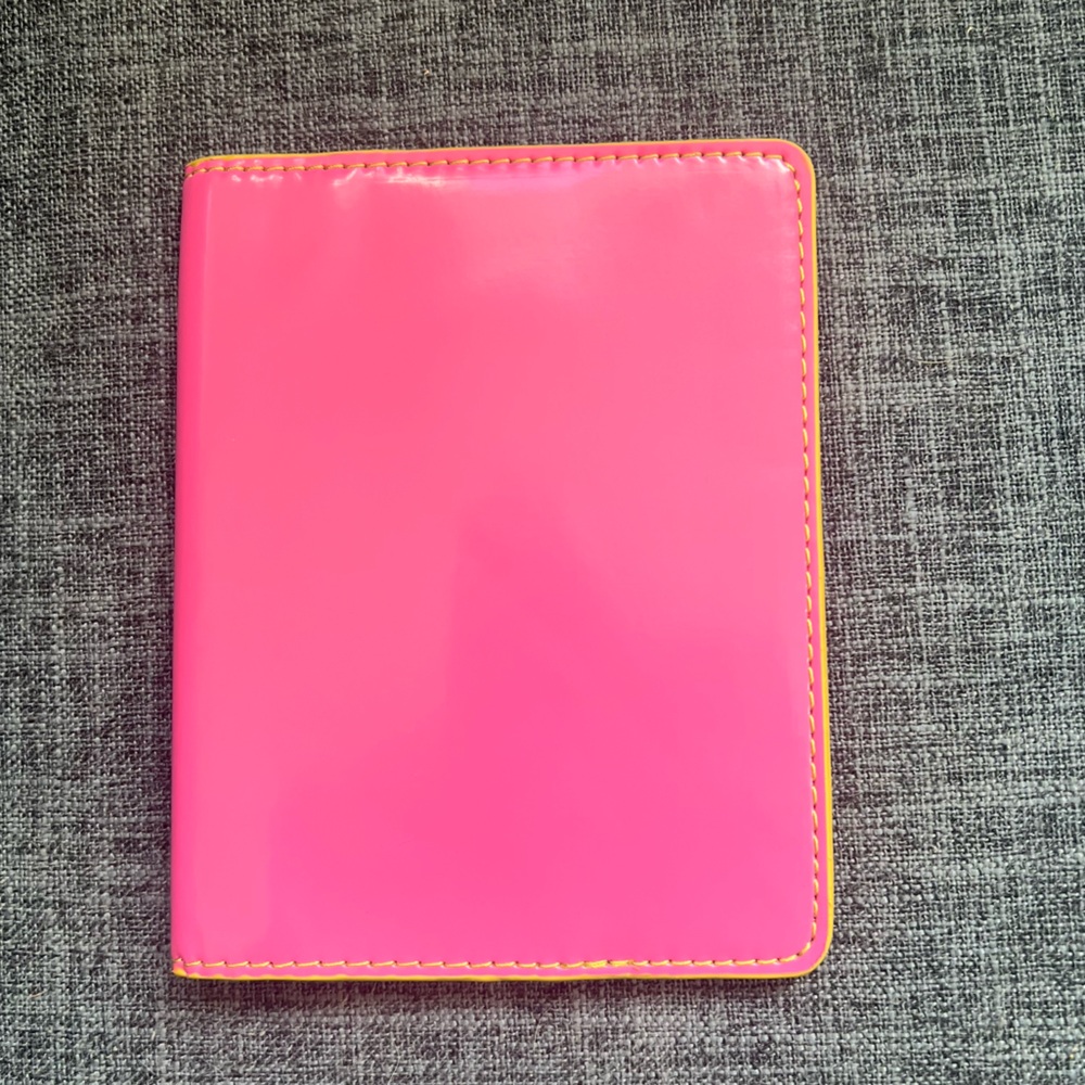 NWT Vera Bradley Pink Passport Cover Patent Faux Leather. Ibis Rose. - Picture 3 of 6